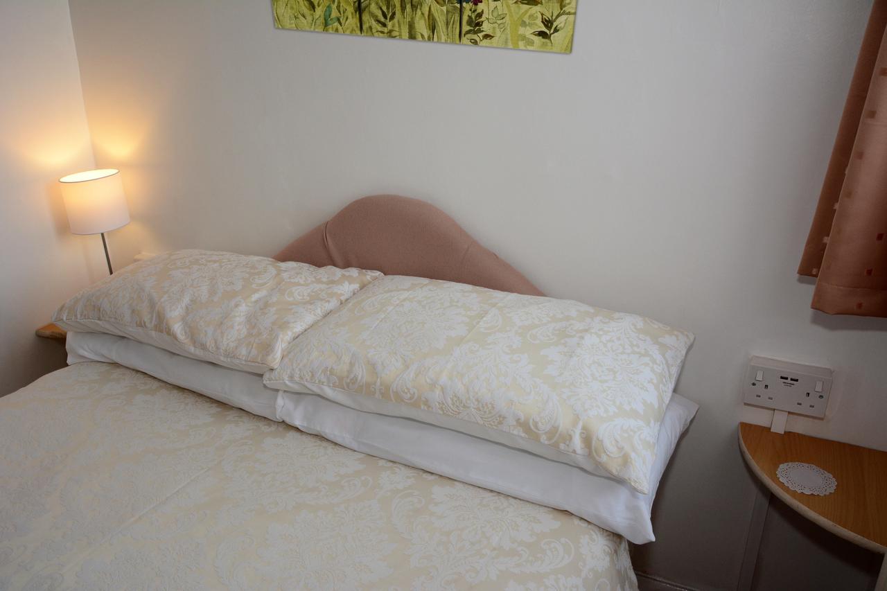 The Cove Guest House Rhyl Bagian luar foto