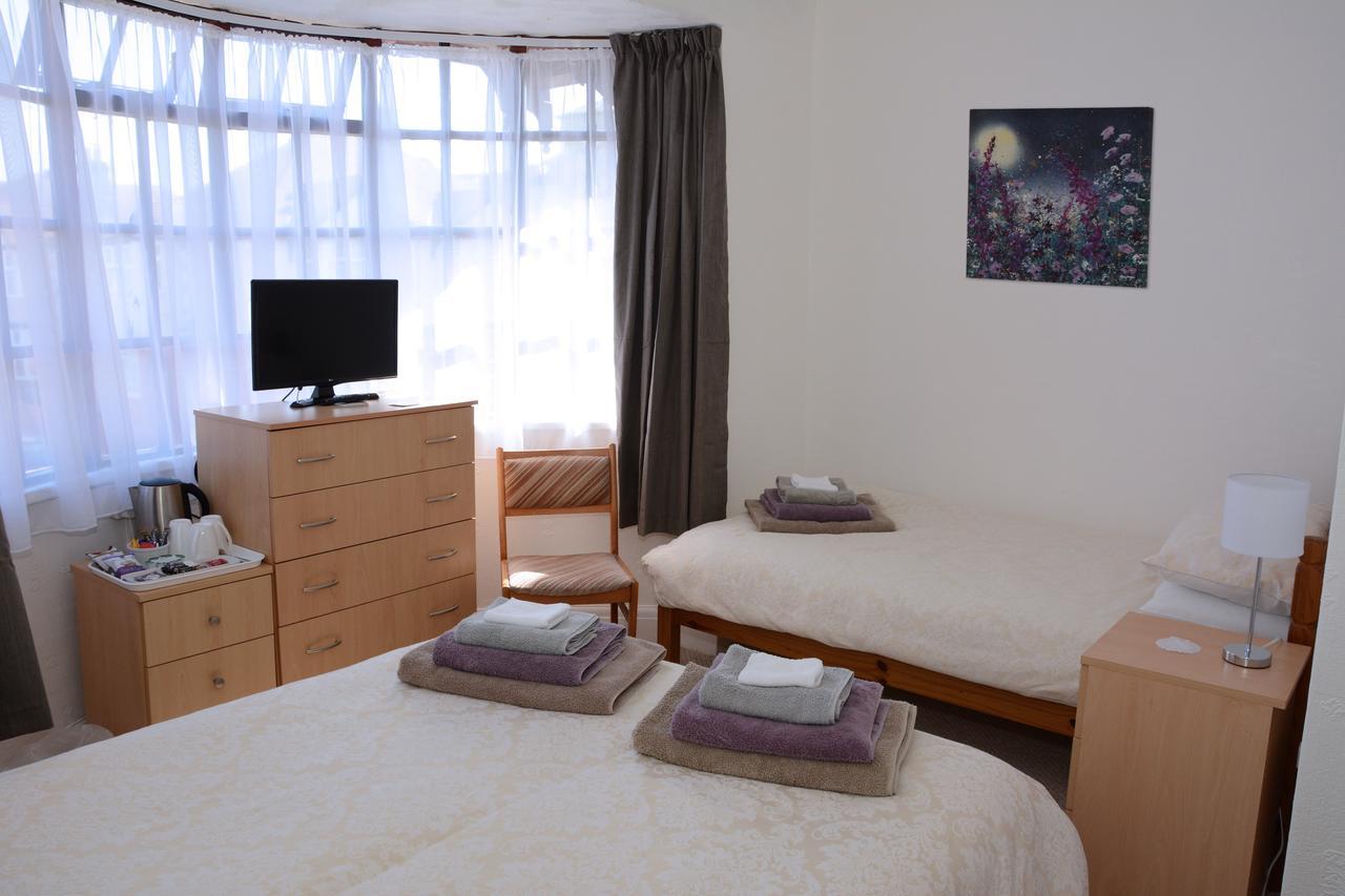 The Cove Guest House Rhyl Bagian luar foto
