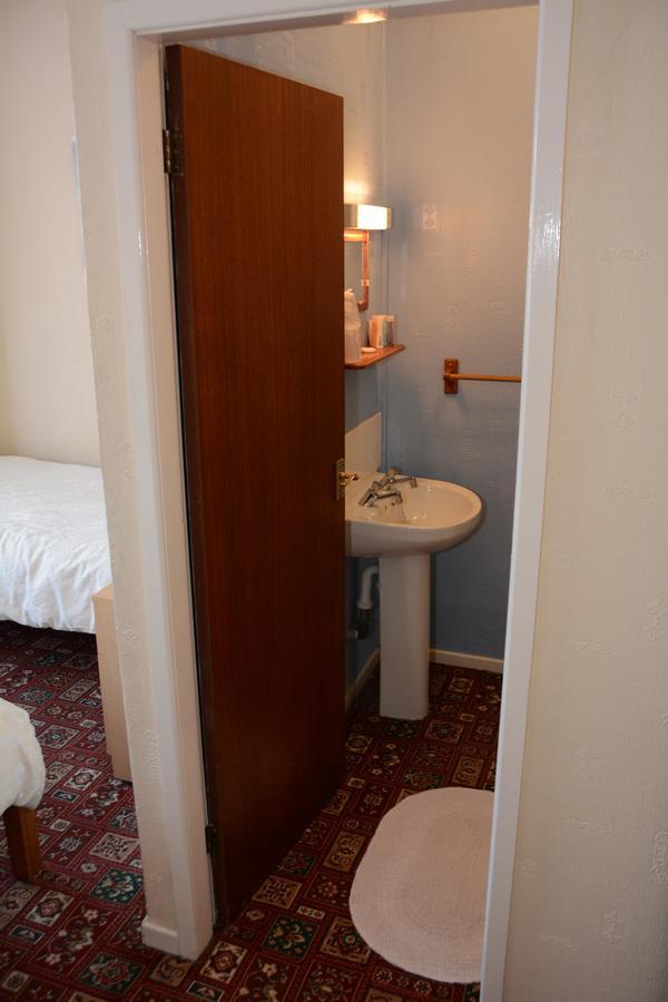 The Cove Guest House Rhyl Bagian luar foto