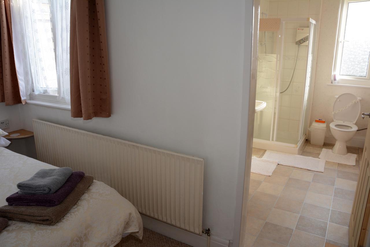 The Cove Guest House Rhyl Bagian luar foto