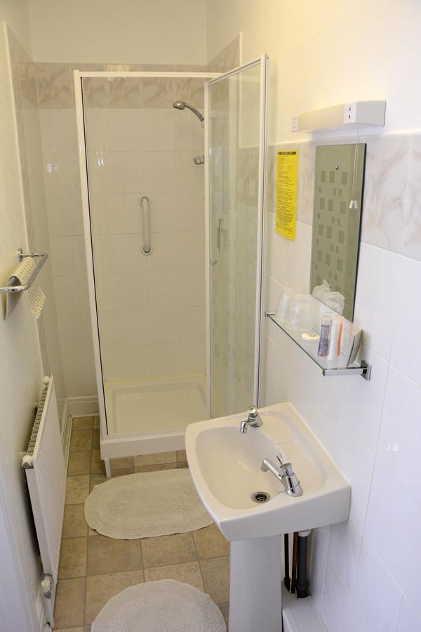 The Cove Guest House Rhyl Bagian luar foto