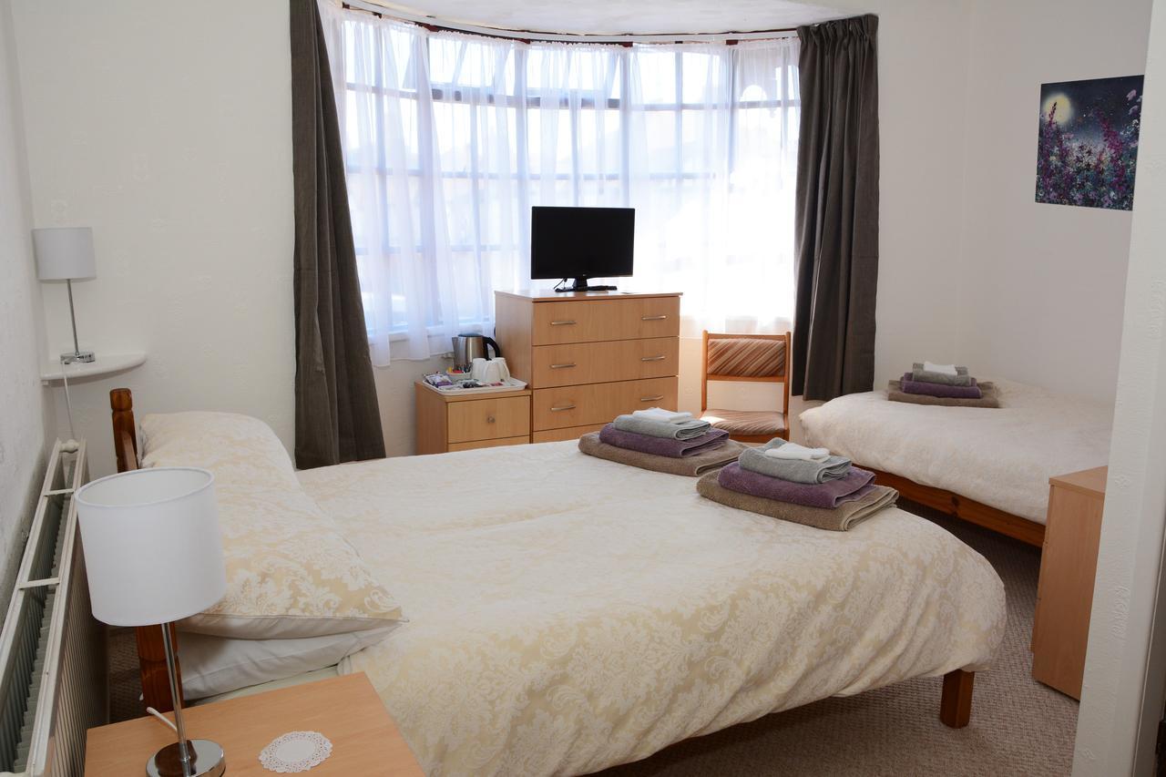The Cove Guest House Rhyl Bagian luar foto