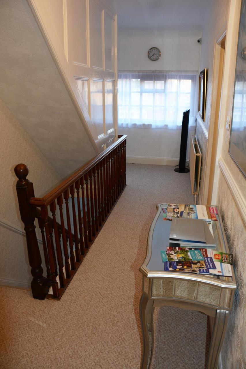 The Cove Guest House Rhyl Bagian luar foto
