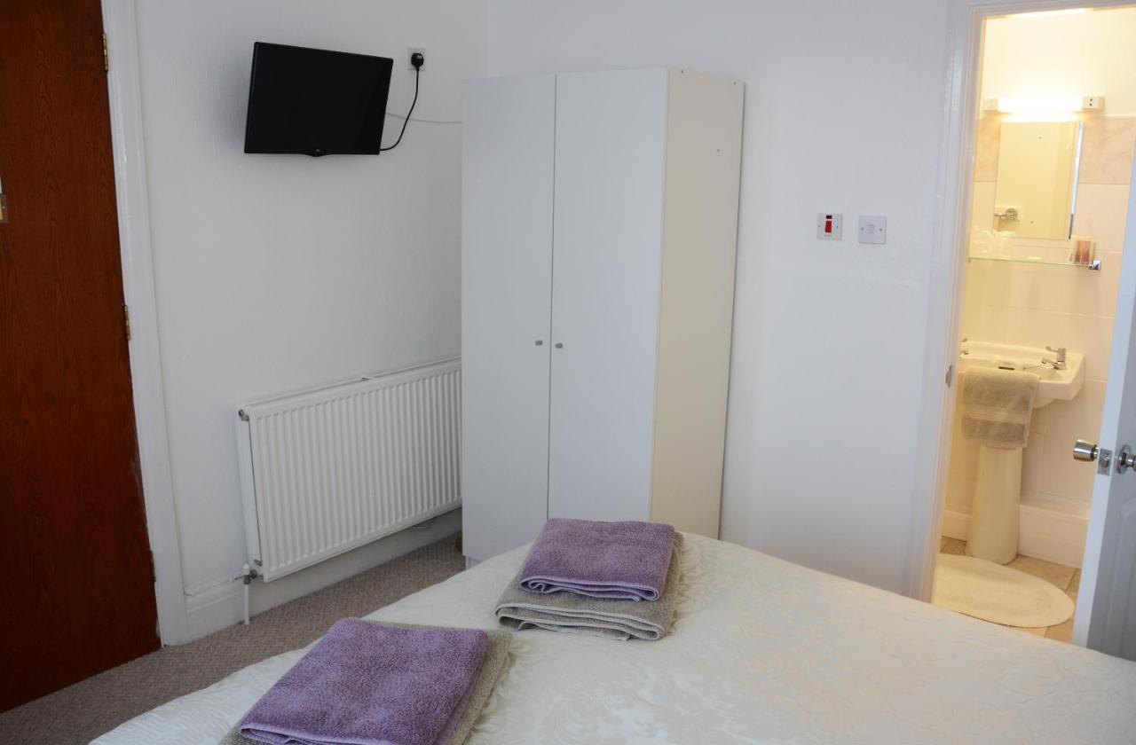 The Cove Guest House Rhyl Bagian luar foto