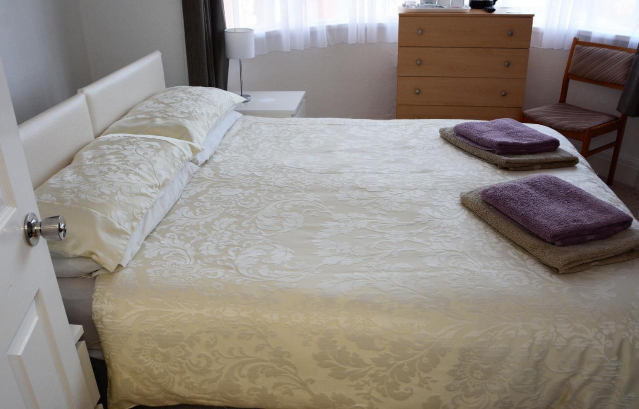 The Cove Guest House Rhyl Bagian luar foto